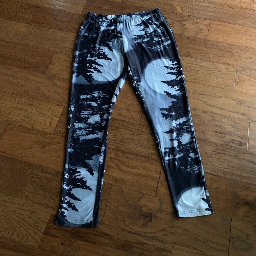 Azalea Moon Scene Print Leggings‎